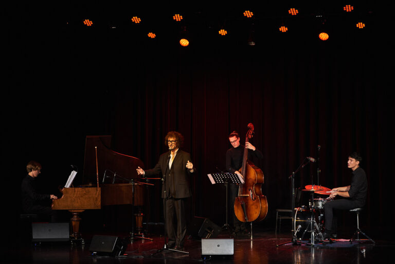 KRAKOWSKA PRAPREMIERA – „A na razie fruwają motyle” – koncert niezapomnianych piosenek Magdy Umer